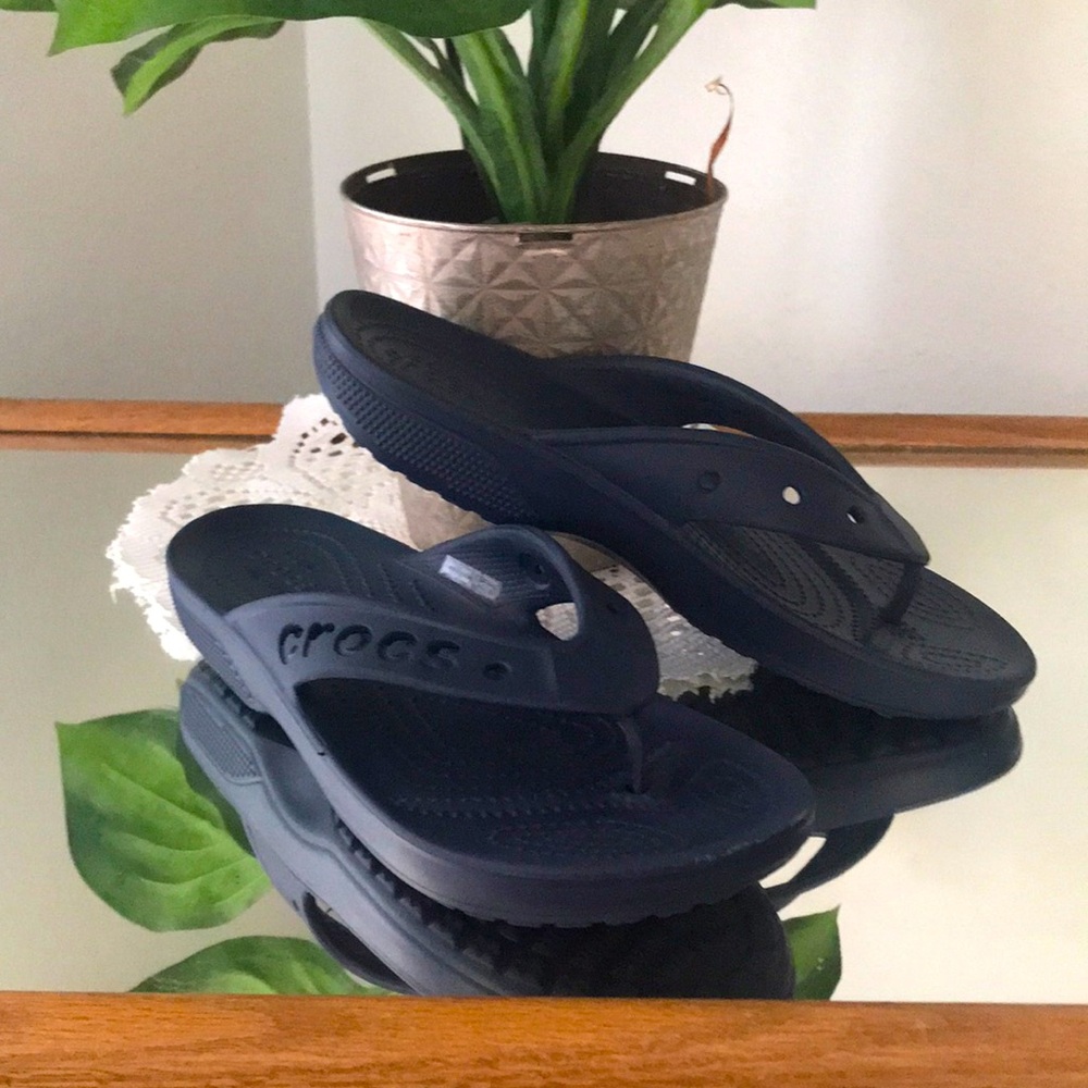 NWOT Crocs UnisexNavy Blue Thong Sandal Flip Flops M 6/W 8 Katee